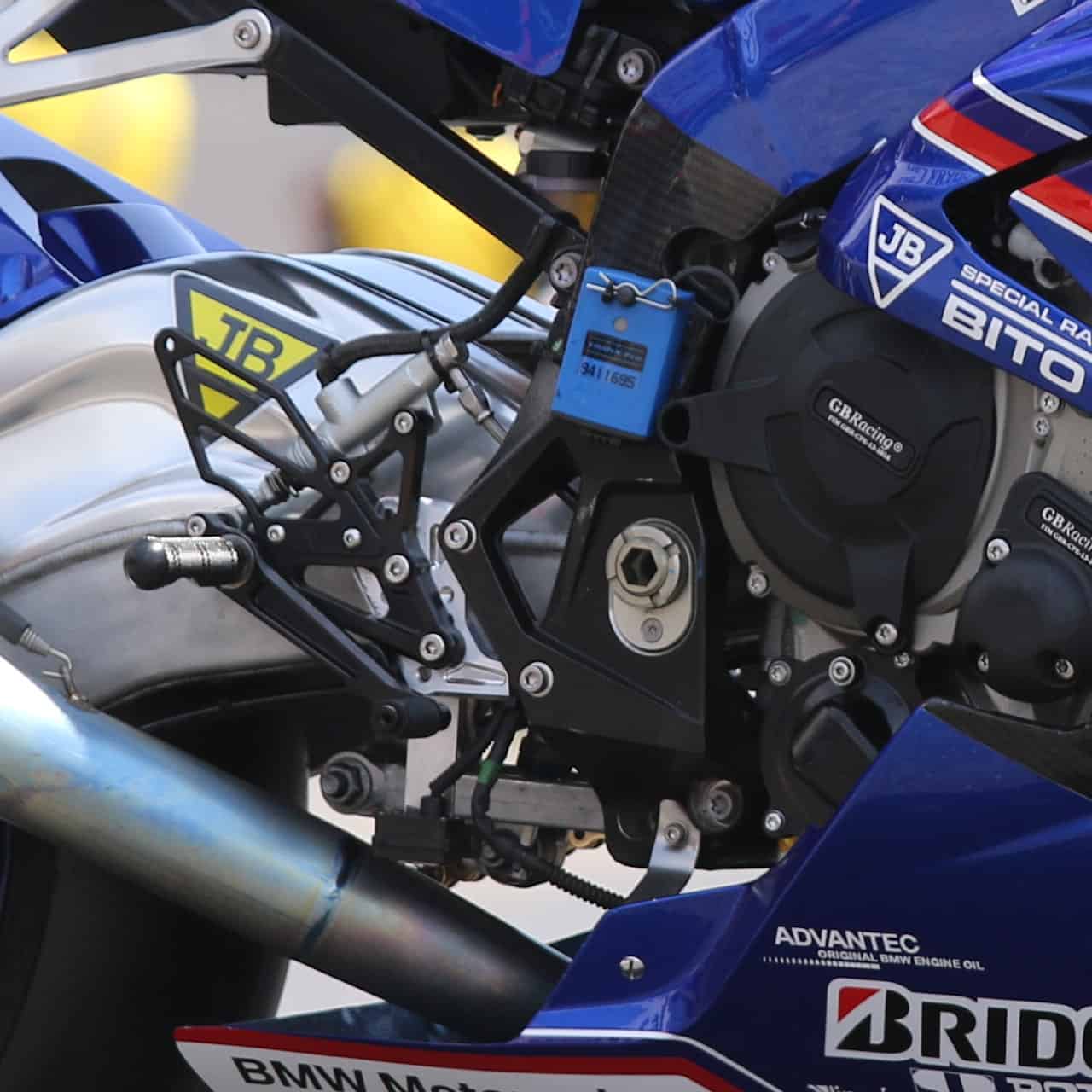 S1000RR_トラス_Tras_ステップ_Rearset_右_Right_1280x1280px