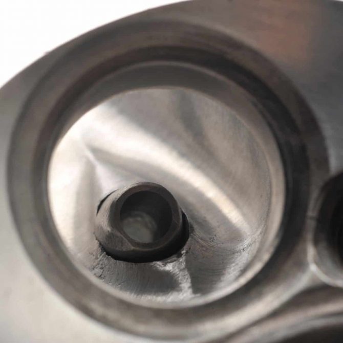 シリンダー_ヘッド_ポート_Cylinder_Head_Port_Z1_1280px